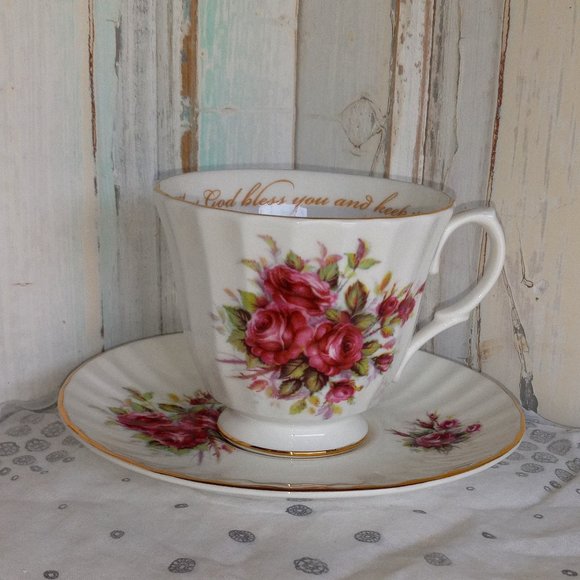 Carpentree Made in England Floral Cup and Saucer Set - Picture 1 of 10